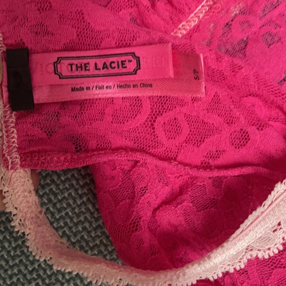 Pink lace lingerie - Picture 3 of 3